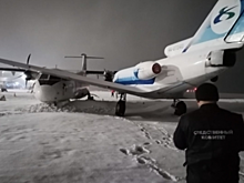 Самолет ATR-72 наехал на Як-40 в Сургуте