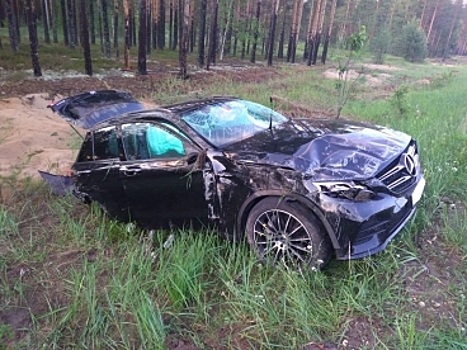 В серьезной аварии под Костромой при опрокидывании Мерседеса пострадал 13-летний ребенок