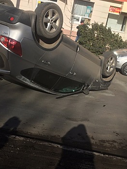 На шестой Дачной перевернулась иномарка0