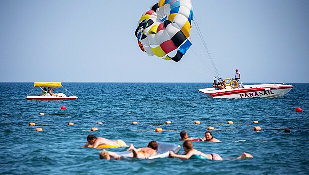 На Черном море парашютистов ударило током