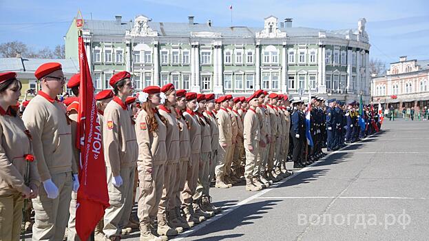 Первый школьный парад в честь Дня Победы прошел в Вологде
