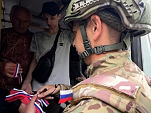 Бойцы группировок войск в зоне СВО записали поздравления ко Дню России