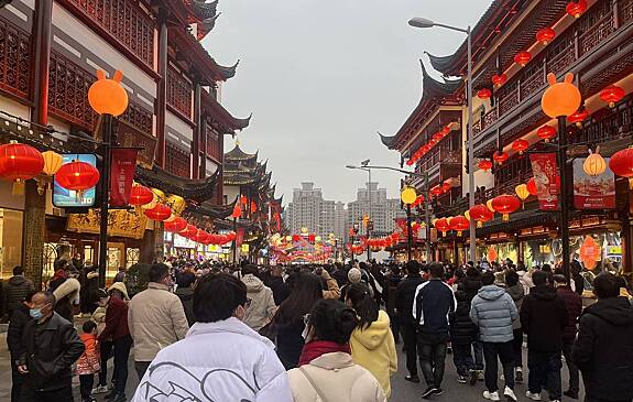 Китай отмечает Праздник фонарей