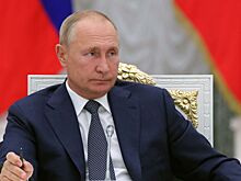 Путин поручил рассмотреть вопрос о сертификатах для привившихся от COVID-19