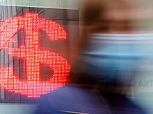 «Курс доллара достиг дна»: россиян призвали скупать валюту