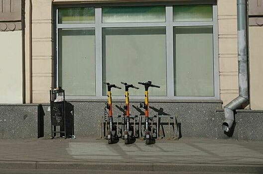 Для юрлиц Кубани могут увеличить штраф за неправильную парковку электросамокатов