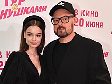 Марк Горобец вышел в свет с 19-летней дочерью и 18-летней женой