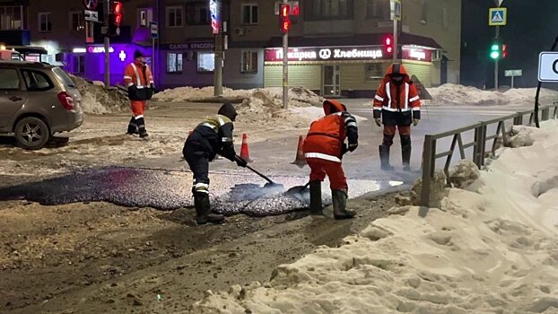 На улицах Кирова прячут ямы