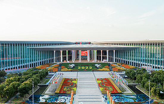 В Шанхае открылась 5-ая китайская международная выставка импортных товаров и услуг