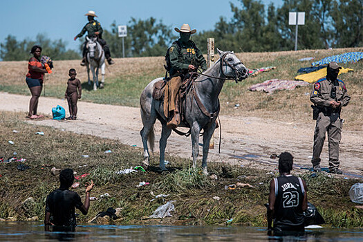 ABC: нелегальных мигрантов будут ежедневно вывозить из США на военных самолетах