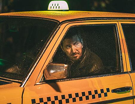«Для меня непривычно»: Кирилл Кяро сел за руль такси