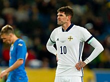 Нападающего сборной Северной Ирландии отстранили от матчей из-за обвинений в сектантстве