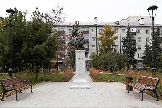 В Казани открыли бюст казахского поэта Абая Кунанбаева в сквере на улице Назарбаева