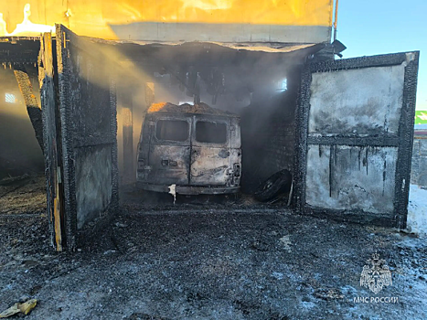 Житель Шимановска хотел починить автомобиль и случайно устроил пожар