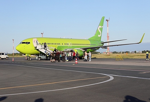 Из-за технических неполадок в Омске на 12 часов задержан самолёт до Екатеринбурга