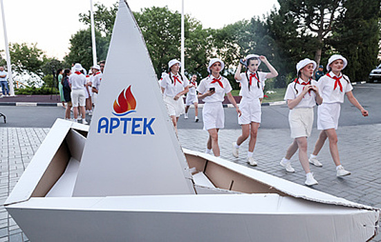 Япония ввела санкции против лагеря "Артек", 14 человек и 50 организаций из РФ