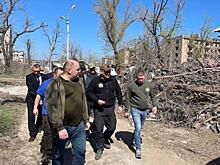 Курские чиновники проверили как восстанавливают здания в Мариуполе