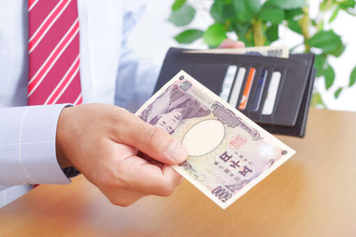 Курс японской валюты опустился до минимального за 34 года уровня в 160 иен за доллар