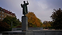 Внучка маршала Конева простилась с памятником деду в Праге