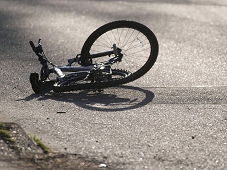 Водитель легкового автомобиля сбил велосипедиста на Ленинградском проспекте и скрылся с места ДТП