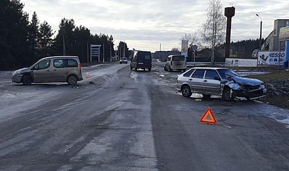 МВД опубликовало кадры аварии Citroen и «ВАЗа» в Воронежской области