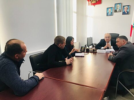 Евгений Ковалев встретился с работающими на маршрутах в Октябрьском районе перевозчиками