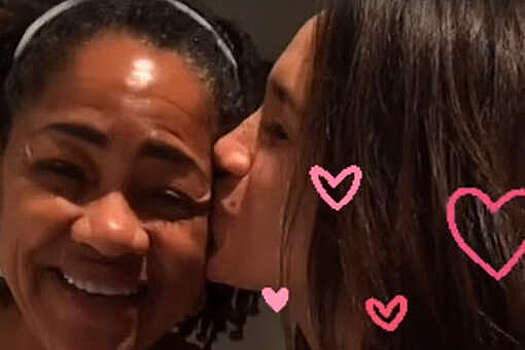 Герцогиня Меган Маркл опубликовала фото с матерью Дорией