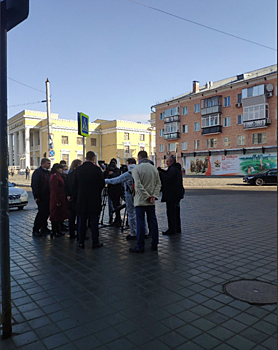 В Барнауле собрали журналистов, чтобы показать, как дезинфицируют улицы