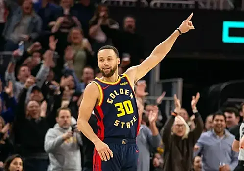 «Голден Стэйт» в непростом матче обыграл «Торонто» благодаря трипл-даблу Батлера