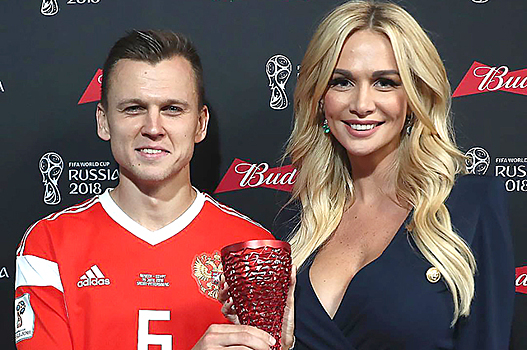 Вторая победа сборной России по футболу и выход в плей-офф чемпионата мира: подробности и реакция российских звезд