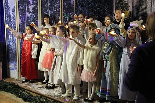 Ребята из Воскресной школы храма Живоначальной Троицы представили Рождественский спектакль