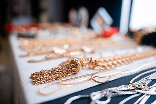 Сиделка прибрала к рукам ювелирку пенсионерки в Краснодаре