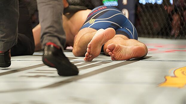 Жуткая травма в UFC. Вайдман нанес удар ногой и получил страшный перелом