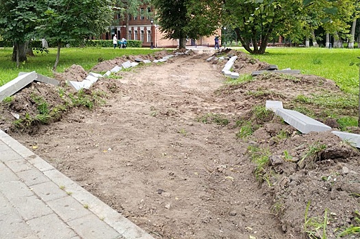 Специалисты приступили к благоустройству дорожек в поселке Щапово