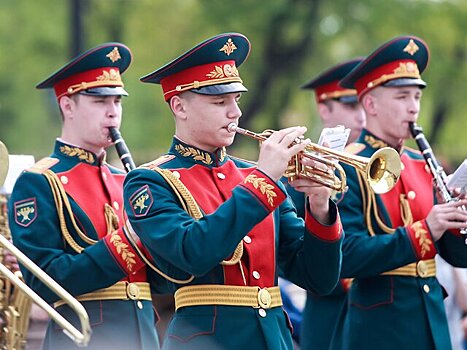 Военные оркестры выступят в парках Москвы 14 августа