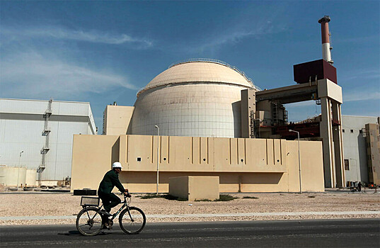 Иран не вернется в соглашение по атому при санкциях США