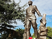 В Ростовской области установили памятник летчику, герою войны Амет-Хану Султану