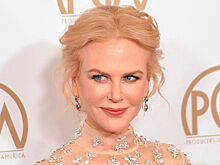 «Забыла бра?»: 53-летняя Николь Кидман в откровенном топе покорила соцсети