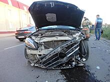В Кирове столкнулись Lada Priora и Mercedes