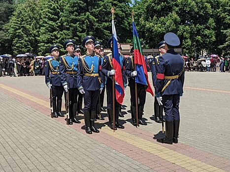 В Карачаево-Черкессии провожают в последний путь Героя России, летчика-аса Канамата Боташева