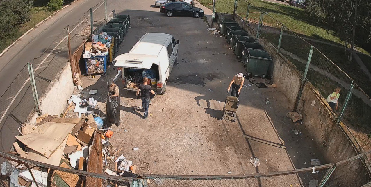 В Курске оштрафовали пять человек за выброс строительного мусора на контейнерные площадки