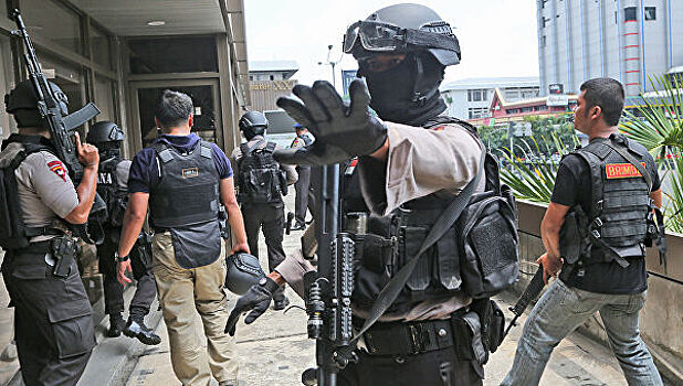 Смертник подорвался у здания полиции в Индонезии