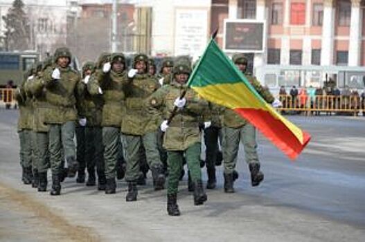 Парадным маршем по Соборной площади Омска прошли африканские военные