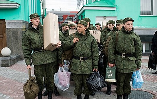 Московских призывников торжественно проводили в армию