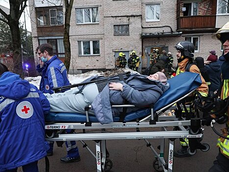 Шесть человек попросили медиков о помощи после ЧП на Пискаревском проспекте в Петербурге