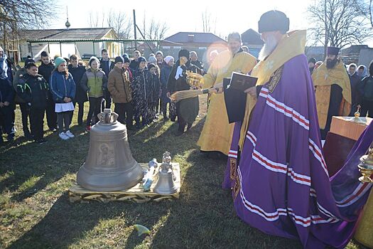 Колокола строящегося в Новомалороссийской храма освятили
