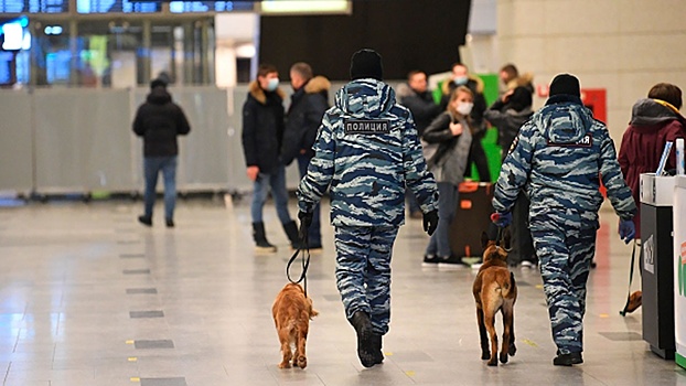 Жители Астрахани попытались улететь из Москвы по советским паспортам