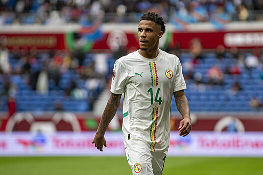 Защитник Сенегала Якобс подозревает, что троих его партнеров отравили перед финалом Кубка Африки: «Они падали, теряли сознание. Это не совпадение»