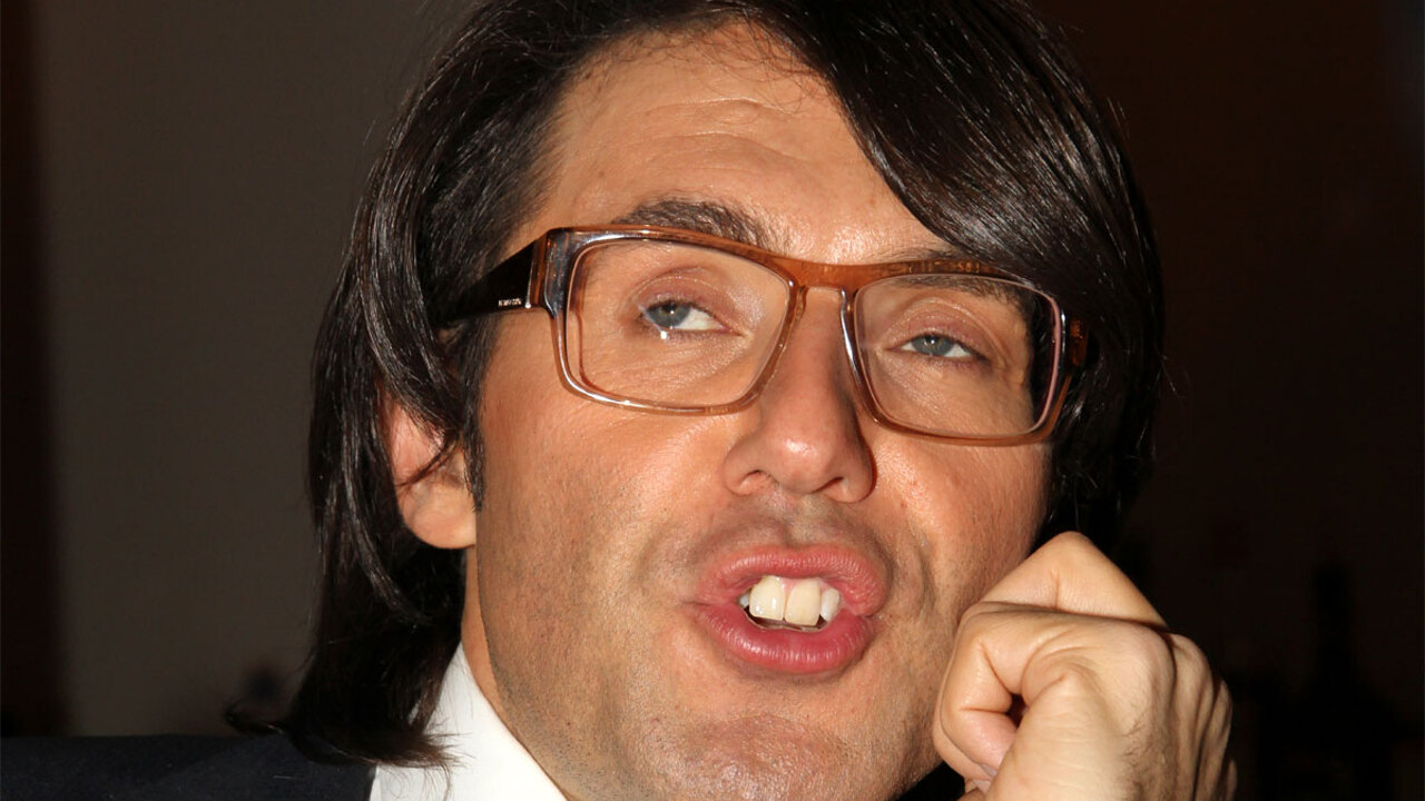 Күйеуі үлкен кеуделі әйелімен жыныстық қатынасқа түседі