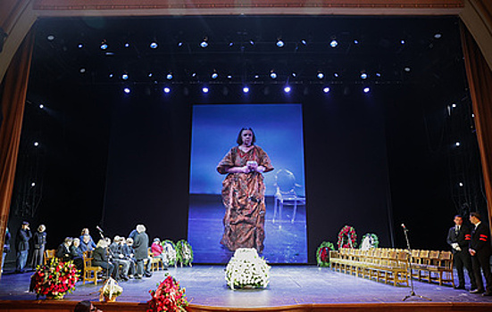 Прощание с народной артисткой РФ Теняковой началось в МХТ им. Чехова